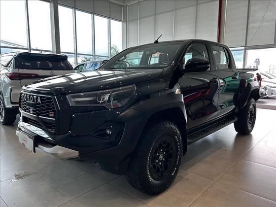 TOYOTA HILUX 2.8 D-4D TURBO DIESEL CD GR-S 4X4 AUTOMÁTICO